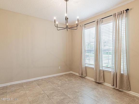 5th image of 208 GLADSTONE Court