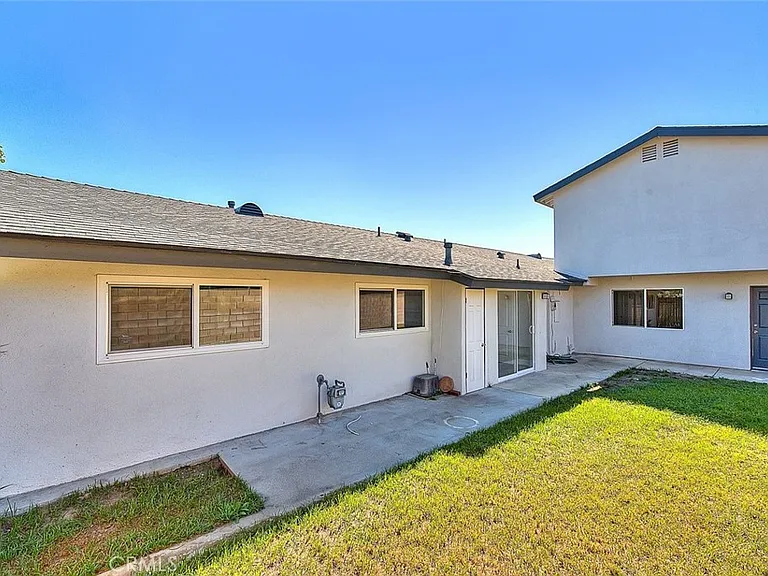 340 W Caroline St — Photo 14