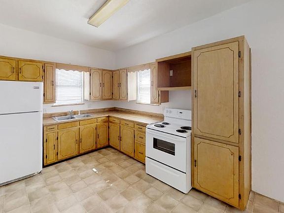 4th image of 421 S Avenue B