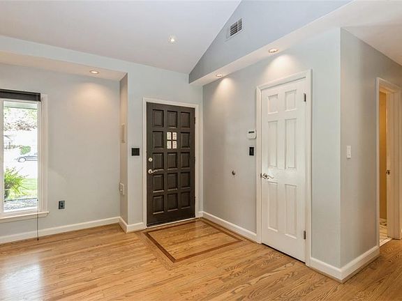 5th image of 9523 Madison Ave