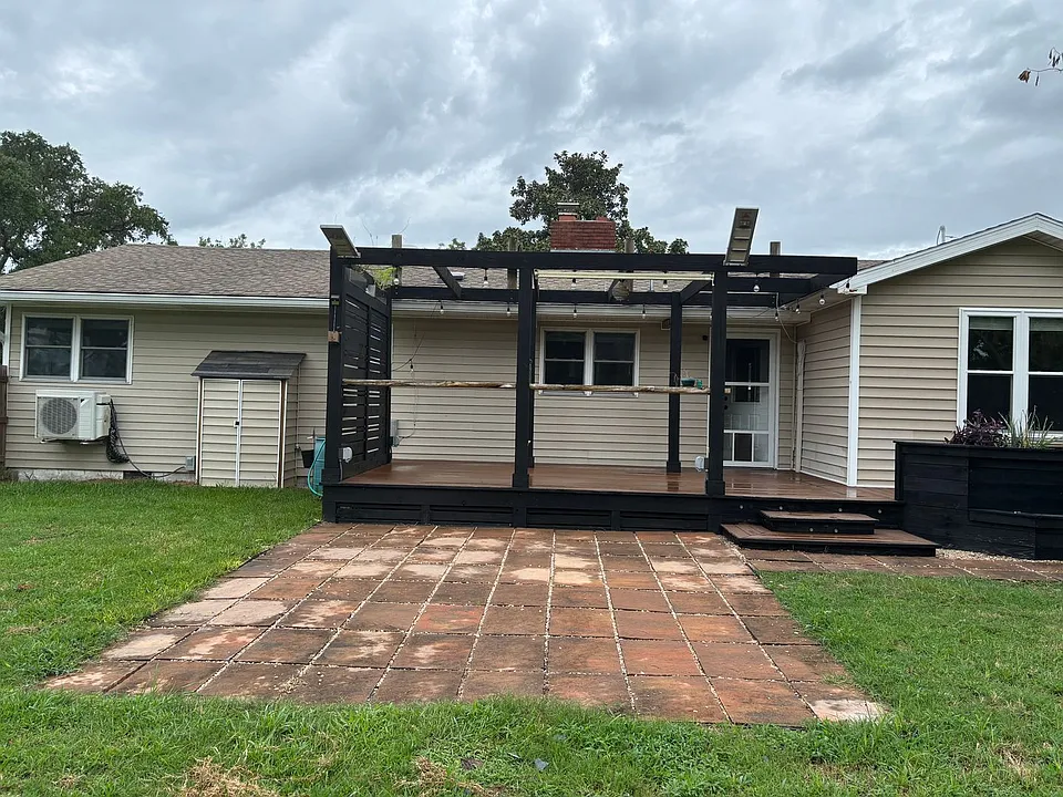 114 Crescent Dr