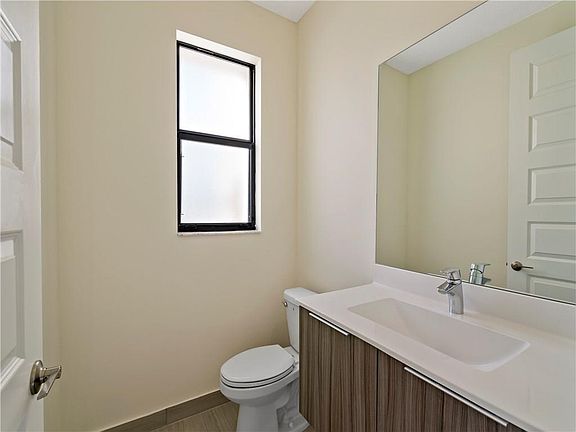 5th image of 10515 NW 81st St