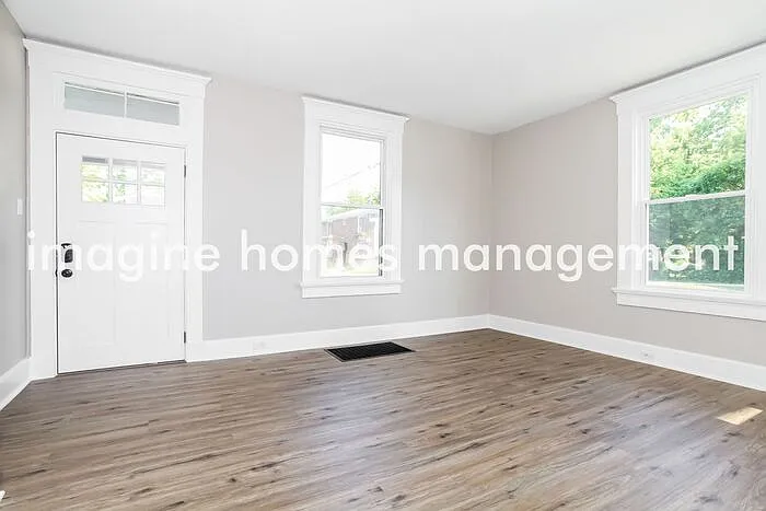 4 bed, 2.0 bath, 1964 sqft, $2,495 — Photo 2