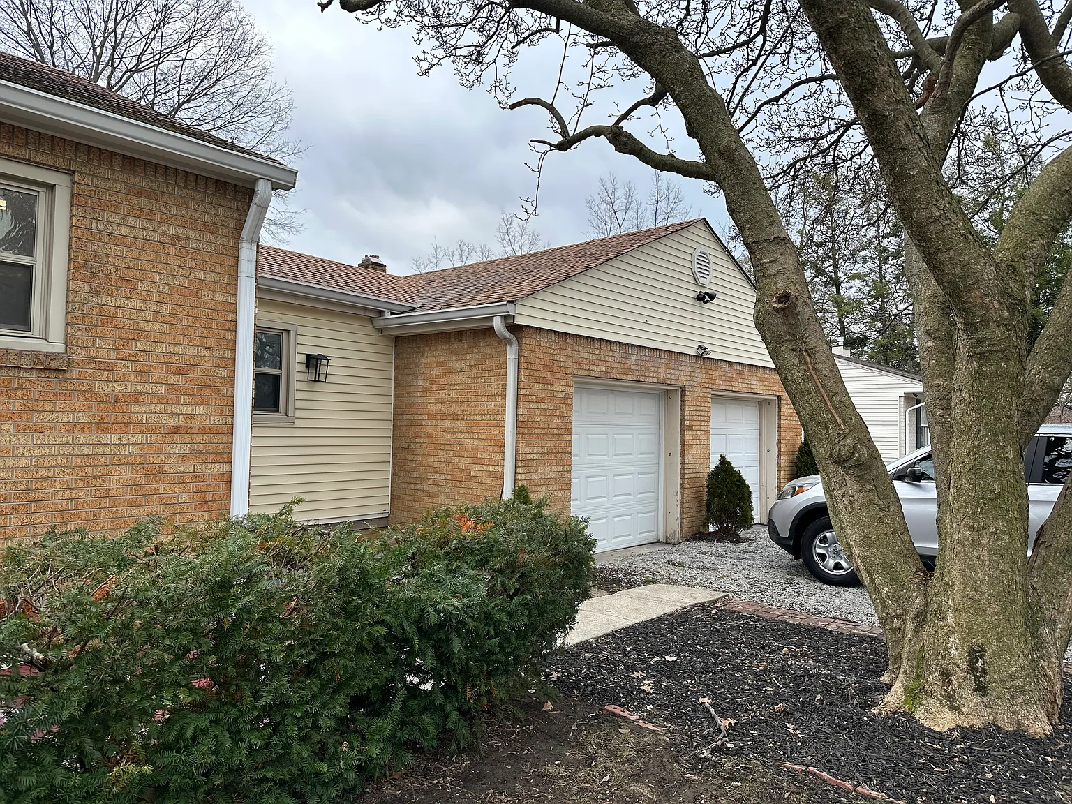 83 S Lynhurst Dr — Photo 2