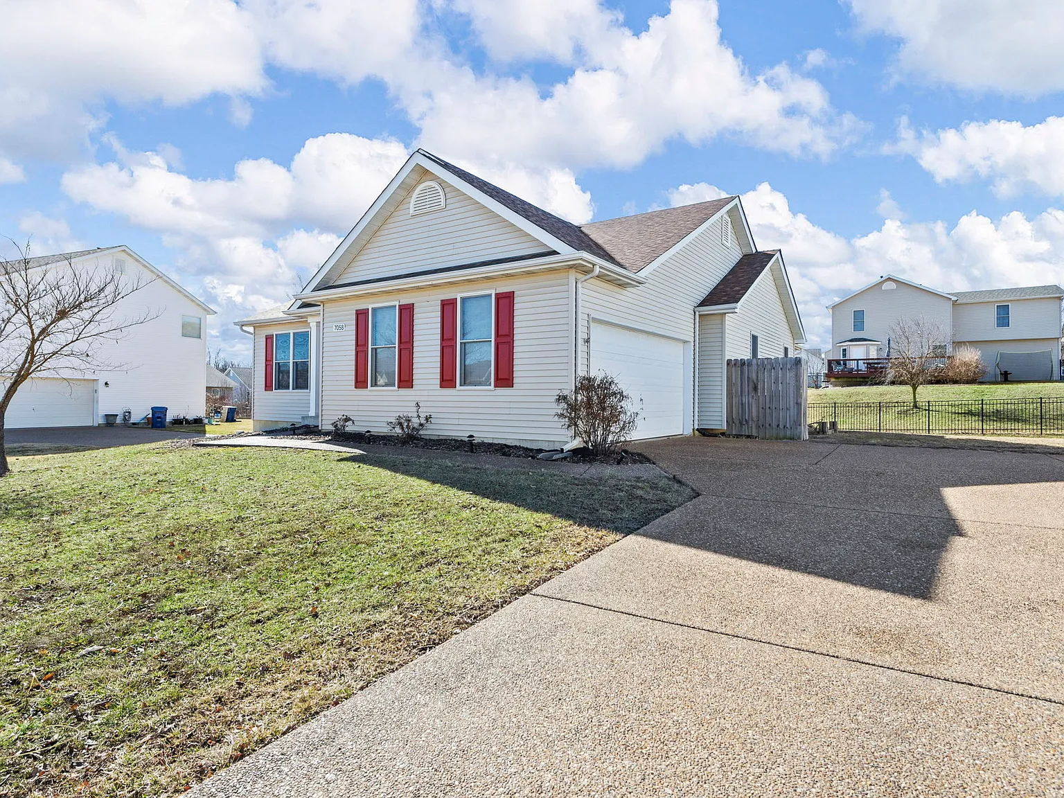 3 bed, 1422 sqft, $2,475 — Photo 3