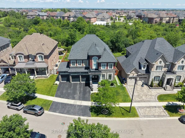 26 Spain Cres, Brampton, ON L6P 4G8