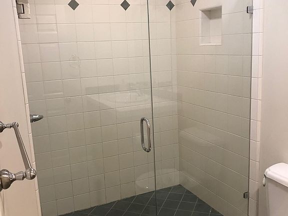4th image of 730 Pine St