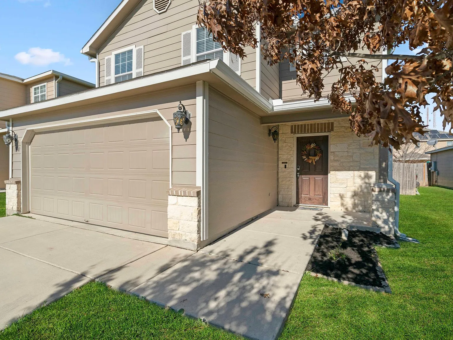 3 bed, 2.5 bath, 1815 sqft, $1,855 — Photo 1