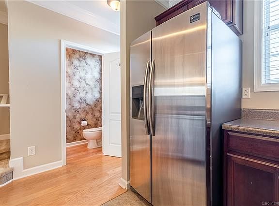 4th image of 208 Welton Way
