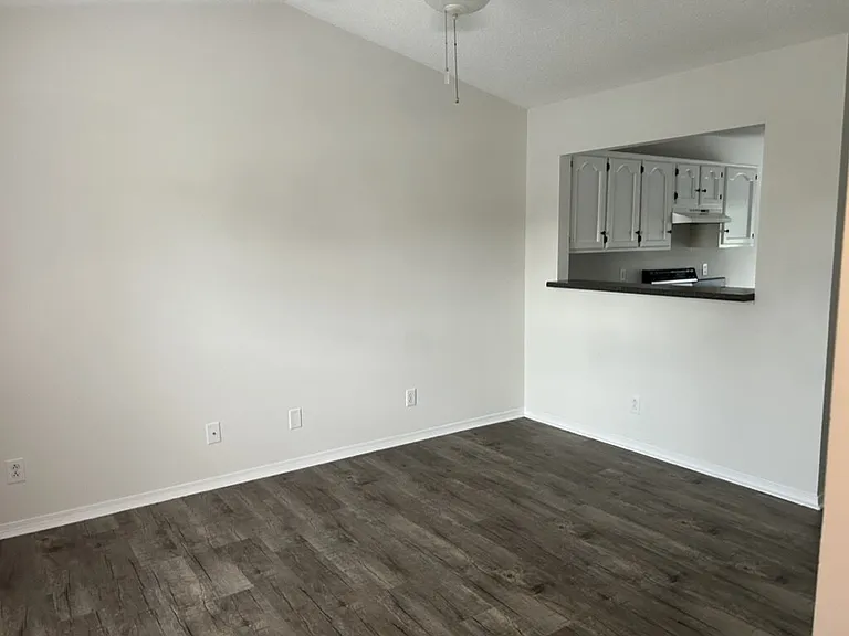 650 N Dixie Ave #F — Photo 3