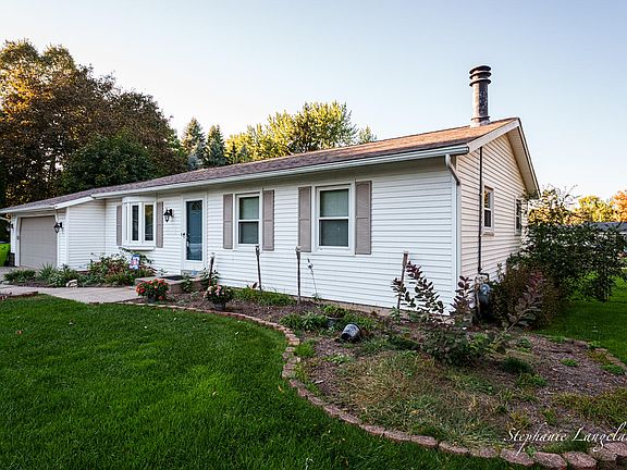 2nd image of 2534 Appleleaf Ct NE
