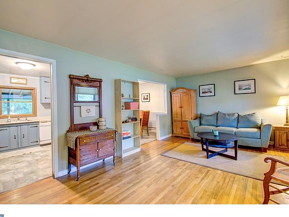 4th image of 12 Gurnsey Dr