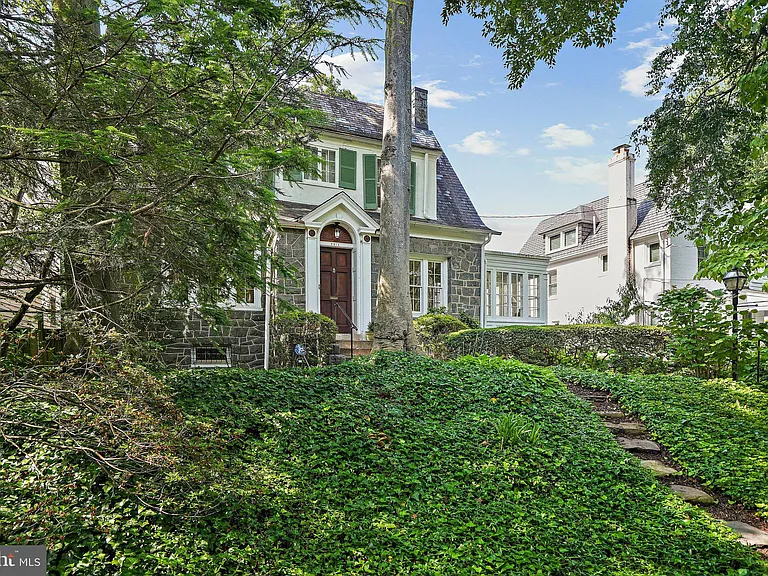 3612 Albemarle St NW — Photo 2