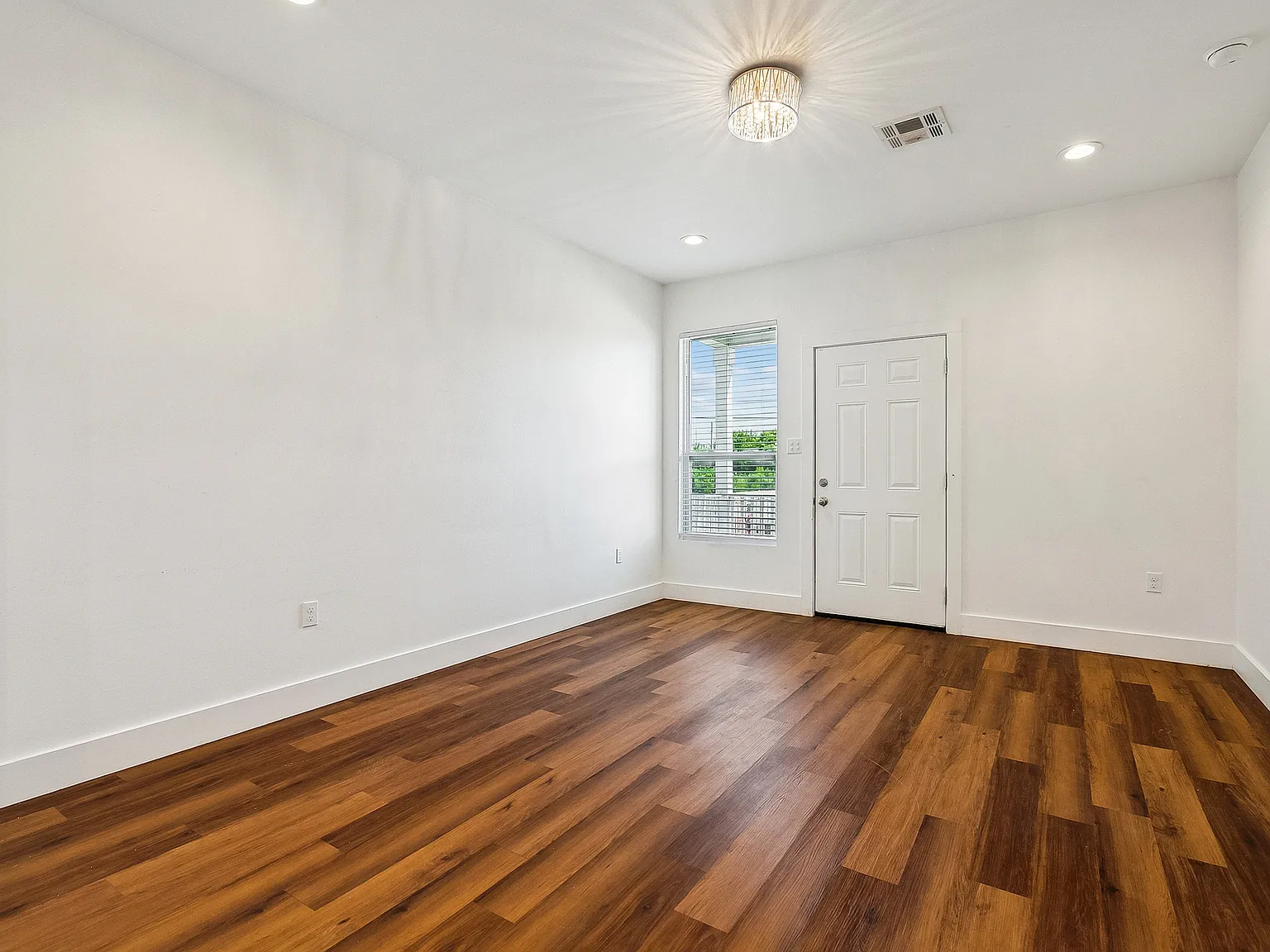 4 bed, $2,200 — Photo 4