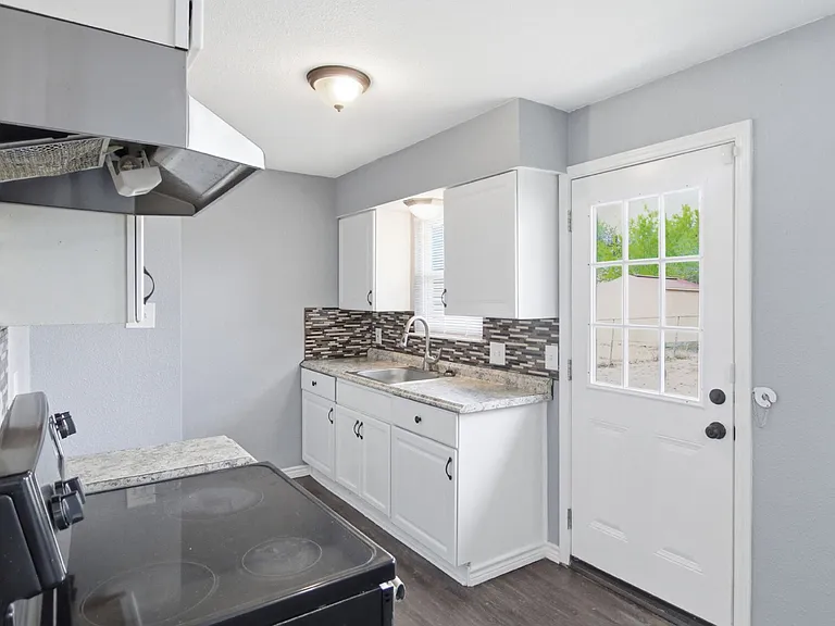 309 Jeanette Dr — Photo 7