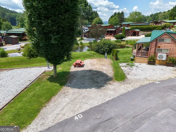 40 Newmar Ct, Dillard, GA 30537