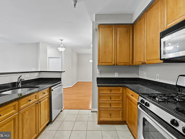 801 S Greenbrier St #215 — Photo 12