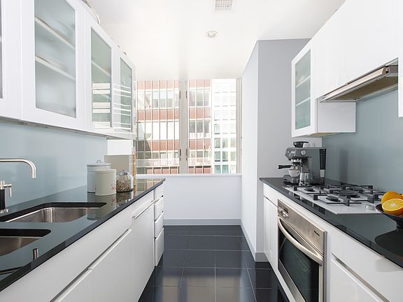 5th image of 60 E 55th St APT 18D