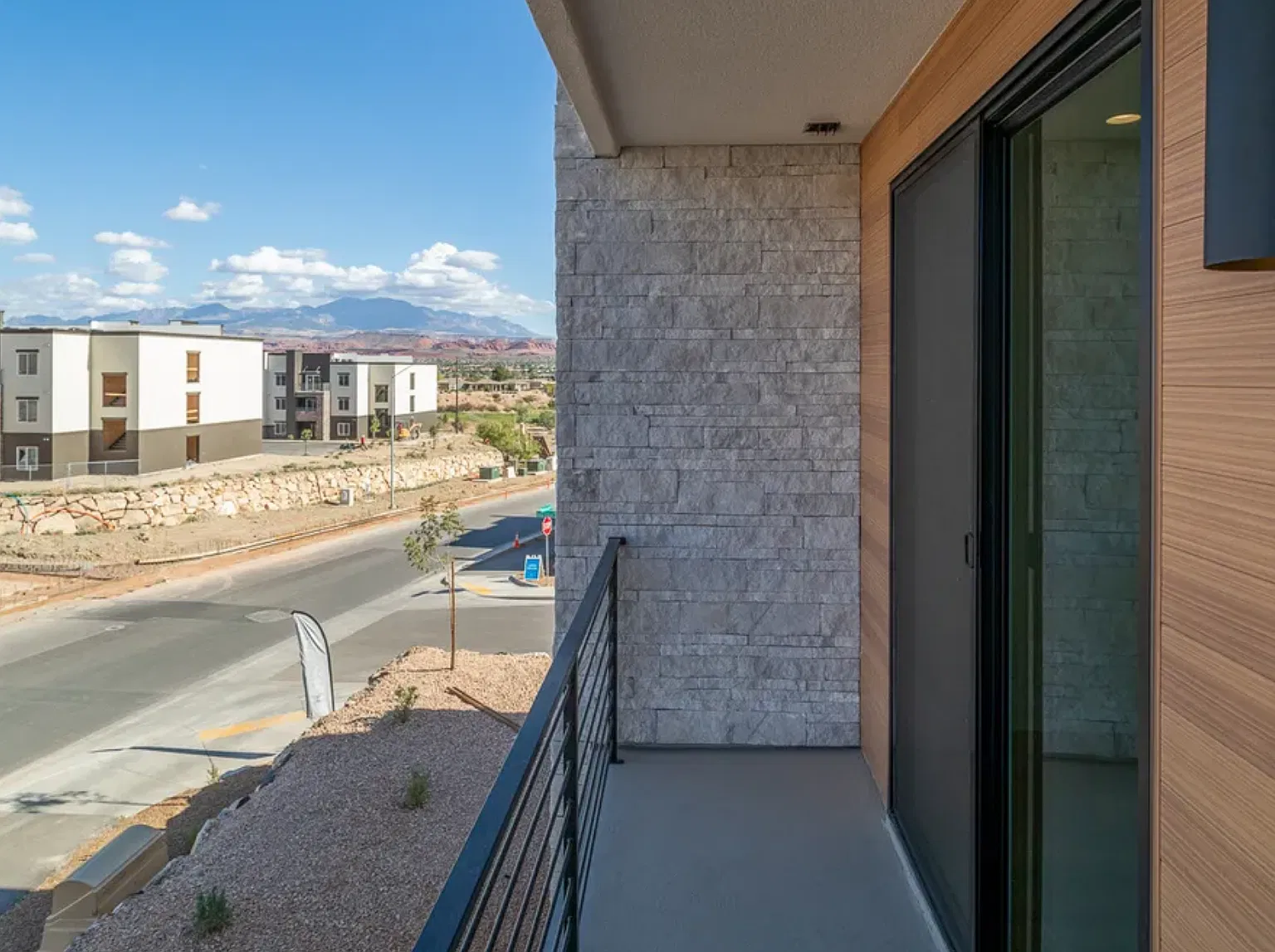 2 bed, 1988 sqft, $3,950 — Photo 4