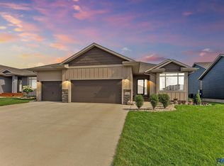 9521 W Keyrell Cir, Sioux Falls, SD 57106