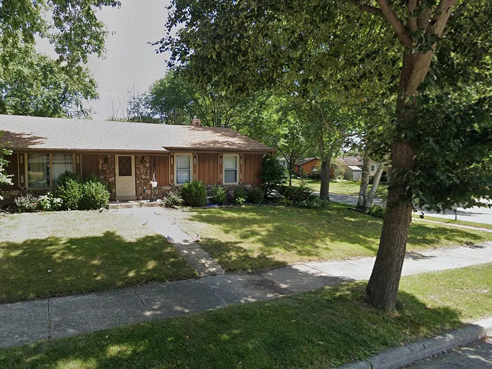 1025 Burrie Ln