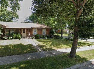 1025 Burrie Ln, Waukesha, WI 53188