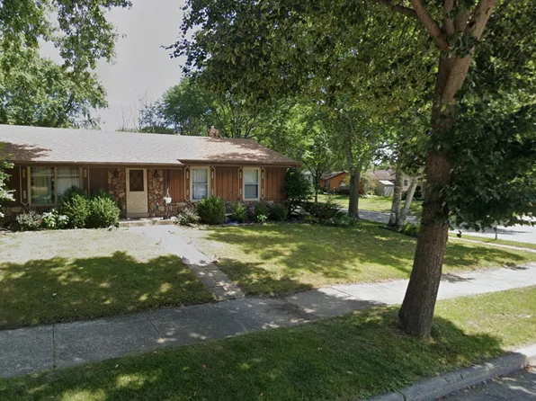 1025 Burrie Ln, Waukesha, WI 53188