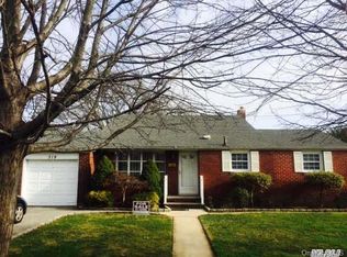 319 Eastlake Ave, Massapequa Park, NY 11762