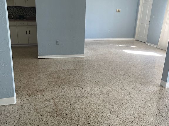 4th image of 719 Bay Vista Blvd S