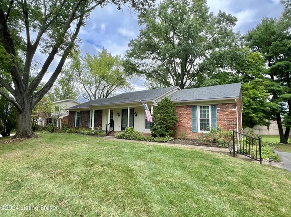 405 Lochinvar Pl, Douglass Hills, KY 40243