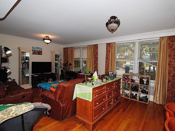 4th image of 4507 Skillman Ave