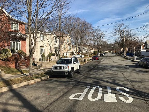 3rd image of 303 Ashland Ave