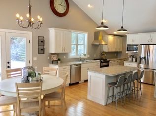 53288 Salo Rd, Hancock, MI 49930