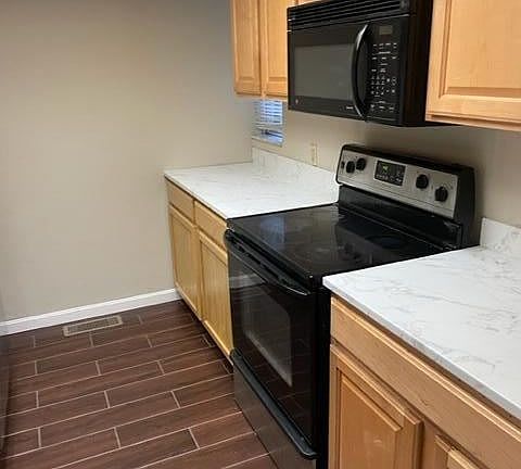 4th image of 121 W Ticonderoga Dr APT D
