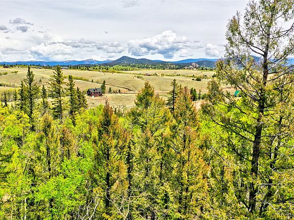 2nd image of 28 Old Squaw Rd