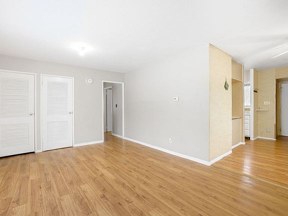 3rd image of 15640 Arthur St