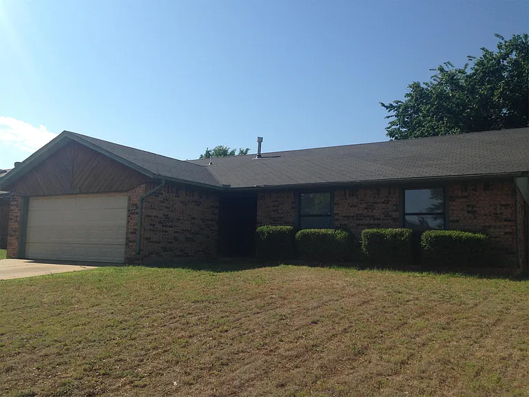 2100 Castle Rock — Photo 2
