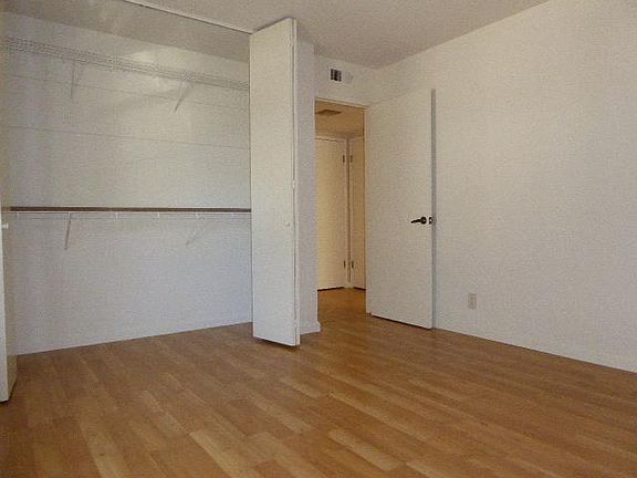 5th image of 976 Ponderosa Ave #B