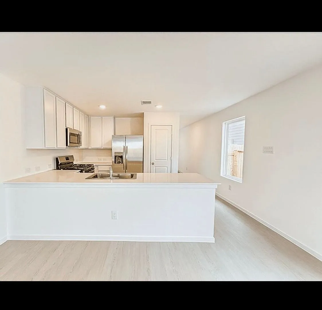 Spacious 4BR House in Conroe — Photo 1