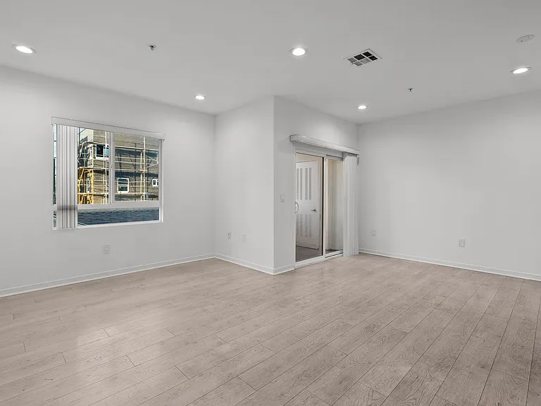 NoHo Beck 6320 LLC — Photo 9