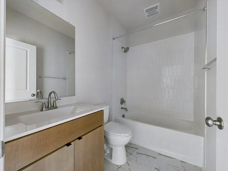 1900 Roseneath Rd #10B — Photo 18