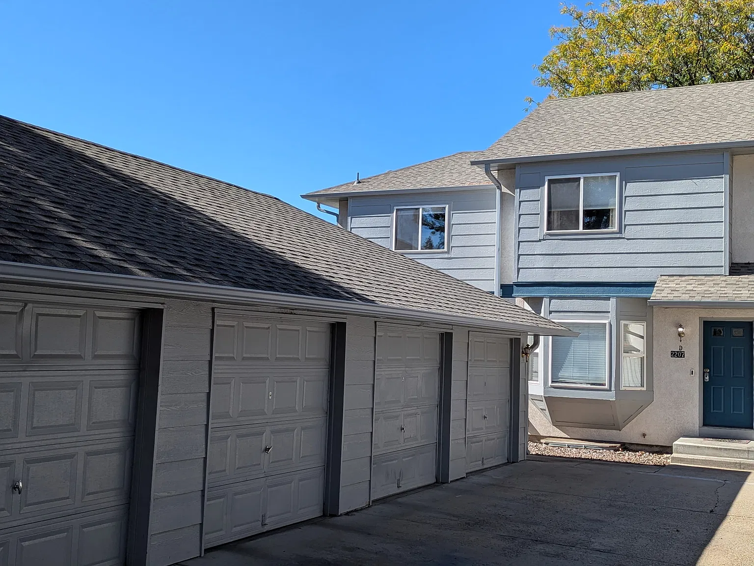 2207 Emery St — Photo 2