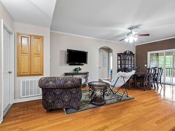 3rd image of 15 Wendron Cir