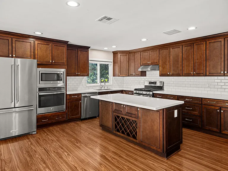 3751 Prestwick Dr — Photo 14