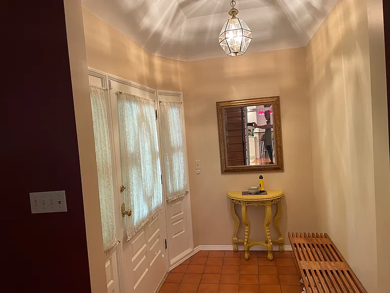 1083 E Elmwood Ave — Photo 7