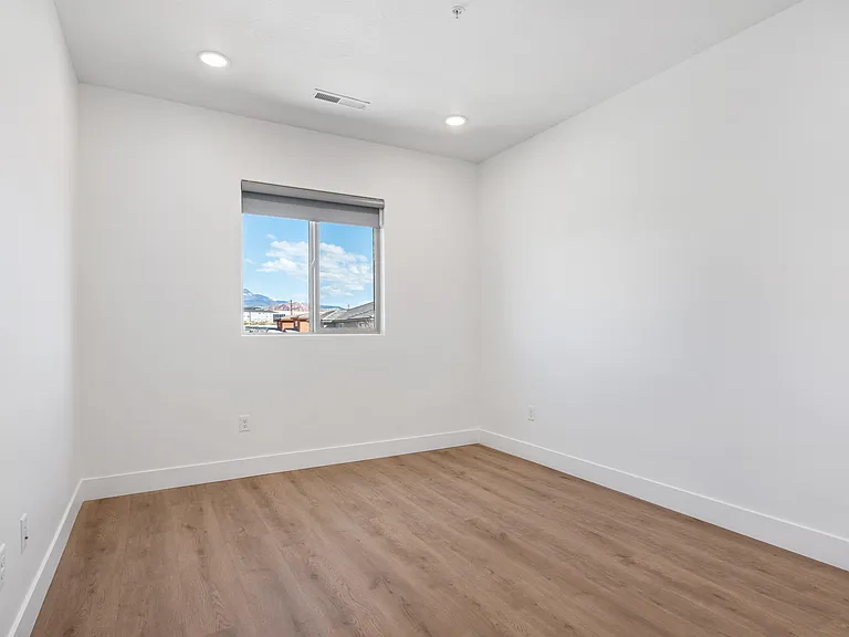 Shadow Ridge Apartments — Photo 34