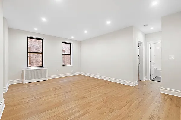 Rented by E Realty International Corp | media 12