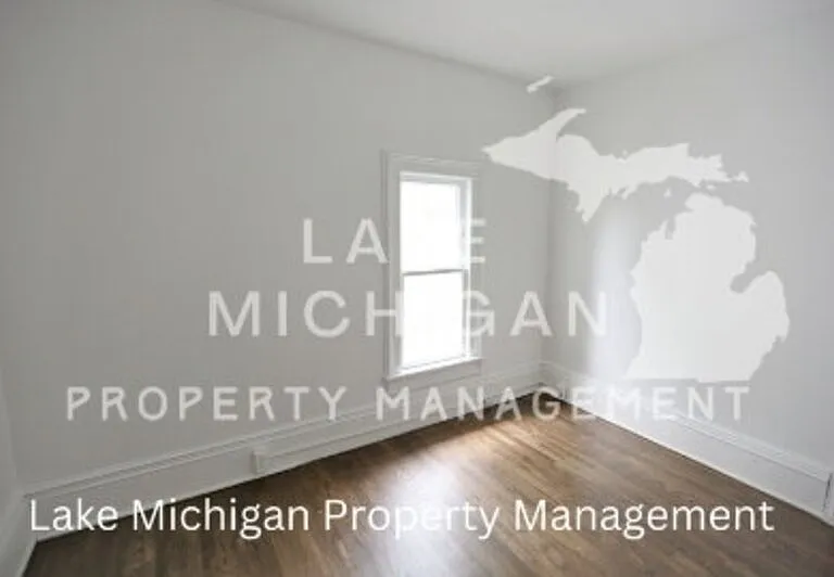 636 Livingston Ave NE #1 — Photo 4