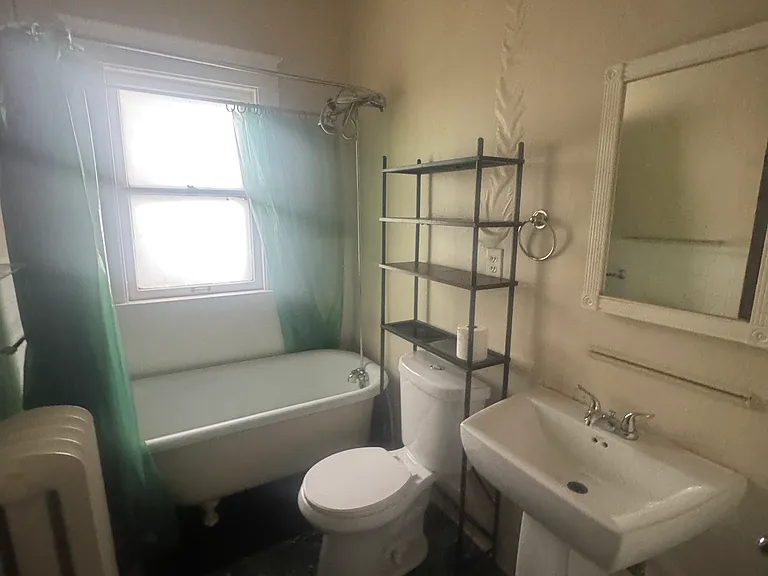 405 Victoria Pl #2 — Photo 6