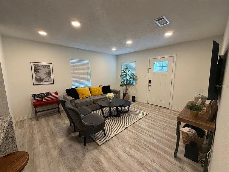 4714 W Lawn Ave — Photo 5